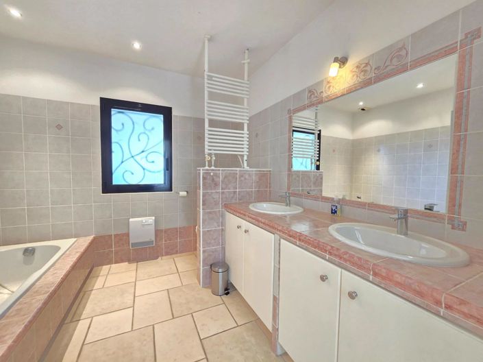 Image No.13-6 Bed House for sale