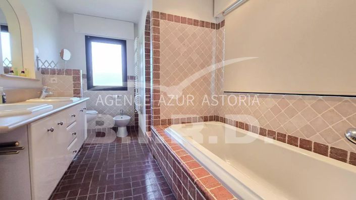 Image No.14-6 Bed House for sale