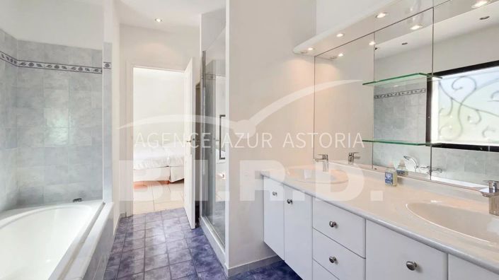 Image No.16-6 Bed House for sale