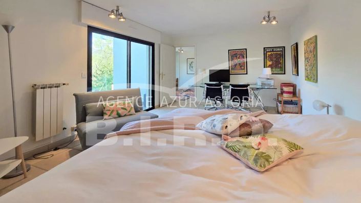 Image No.18-6 Bed House for sale