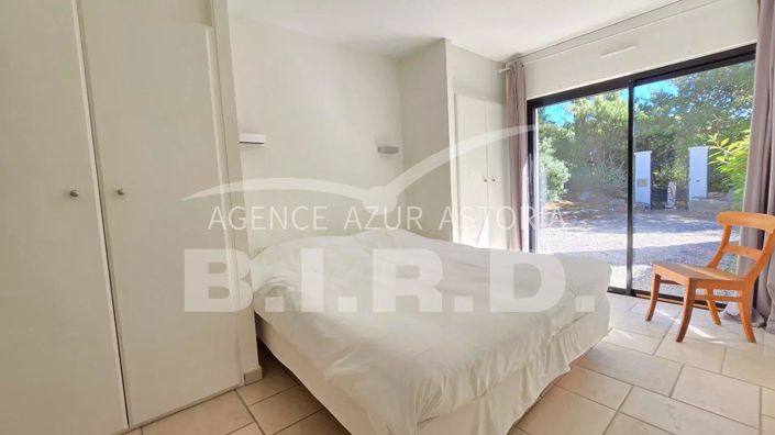 Image No.19-6 Bed House for sale