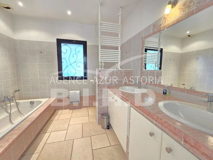 Image No.20-6 Bed House for sale