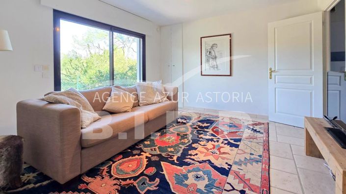 Image No.21-6 Bed House for sale