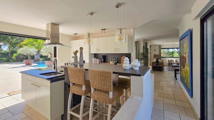 Image No.4-6 Bed House for sale