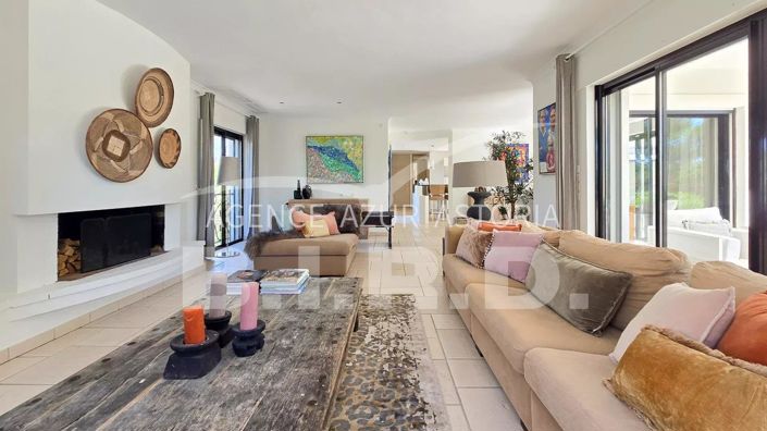 Image No.6-6 Bed House for sale