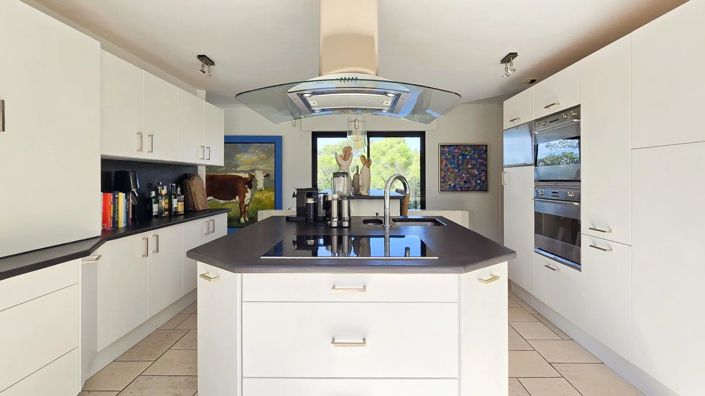 Image No.8-6 Bed House for sale