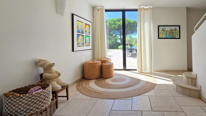 Image No.9-6 Bed House for sale