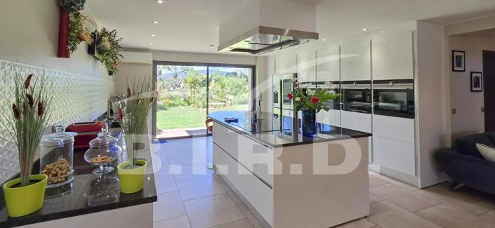 Image No.10-4 Bed House for sale