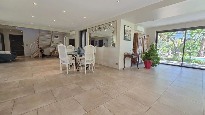 Image No.10-4 Bed House for sale