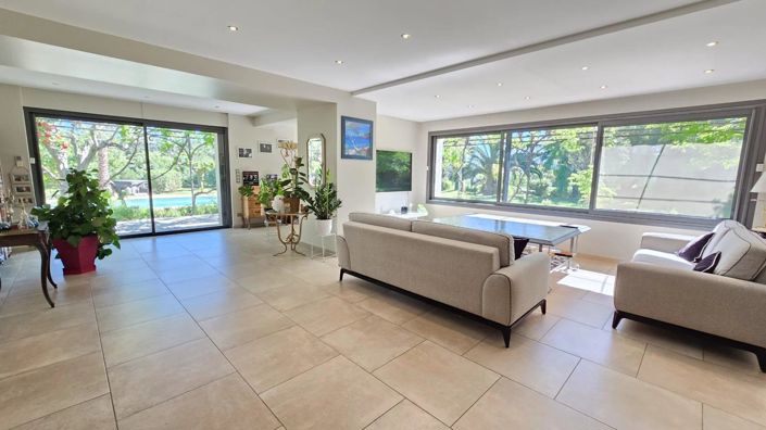 Image No.12-4 Bed House for sale