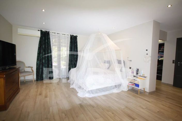 Image No.16-4 Bed House for sale