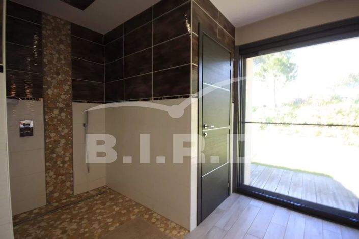 Image No.17-4 Bed House for sale