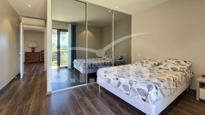 Image No.18-4 Bed House for sale