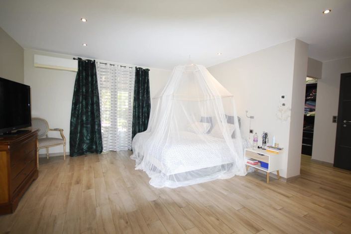 Image No.19-4 Bed House for sale