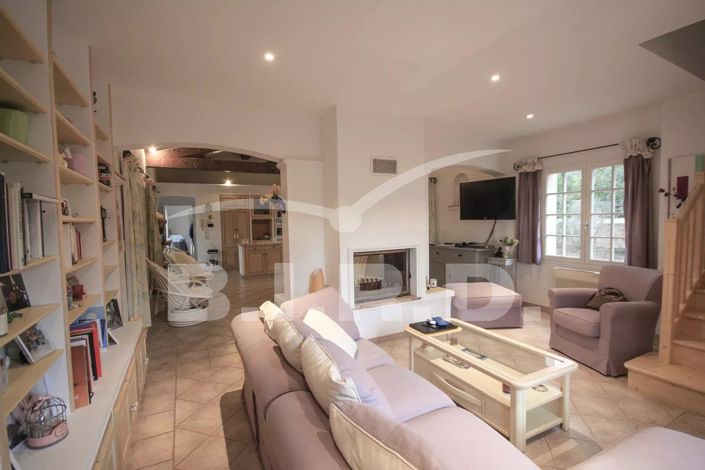 Image No.11-5 Bed House for sale