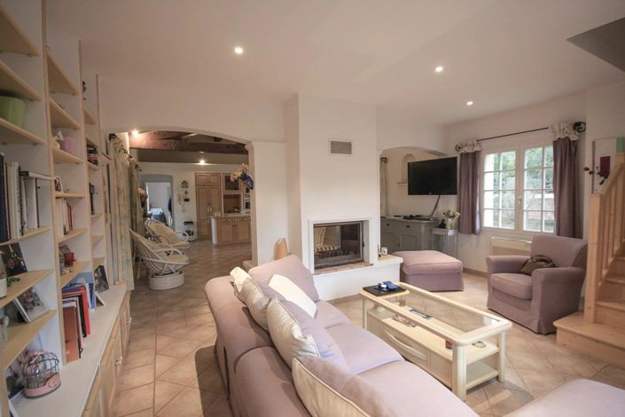 Image No.11-5 Bed House for sale