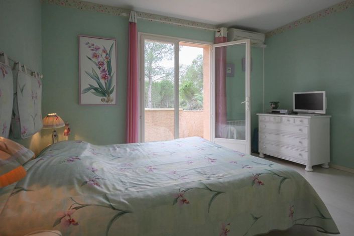 Image No.12-5 Bed House for sale