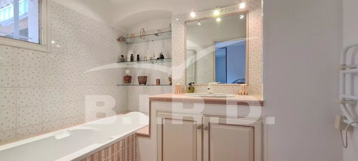 Image No.16-5 Bed House for sale