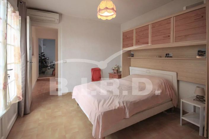 Image No.17-5 Bed House for sale