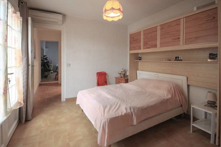 Image No.17-5 Bed House for sale