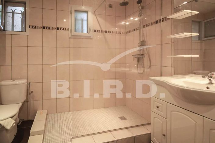 Image No.18-5 Bed House for sale