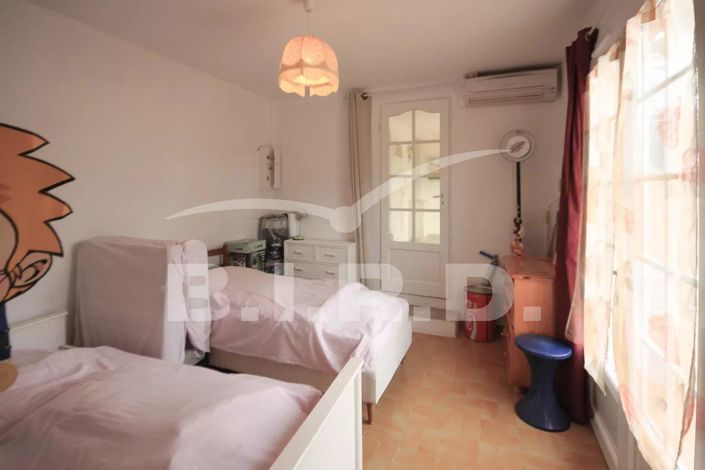 Image No.20-5 Bed House for sale