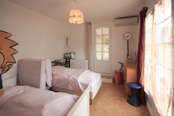 Image No.20-5 Bed House for sale