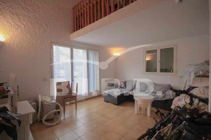 Image No.23-5 Bed House for sale