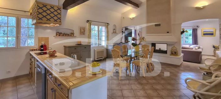 Image No.6-5 Bed House for sale