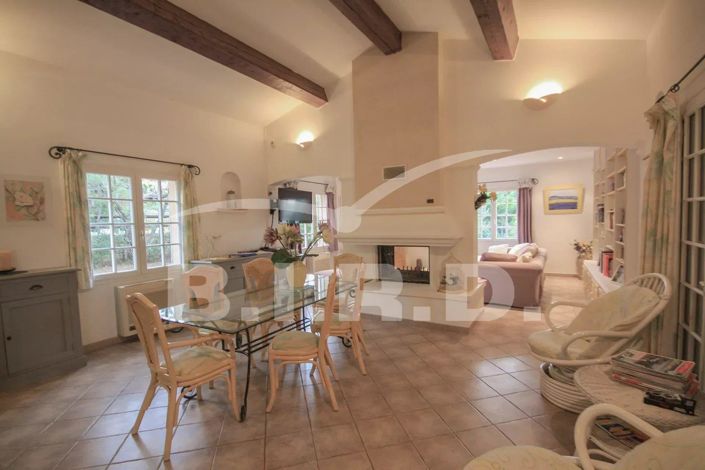 Image No.9-5 Bed House for sale