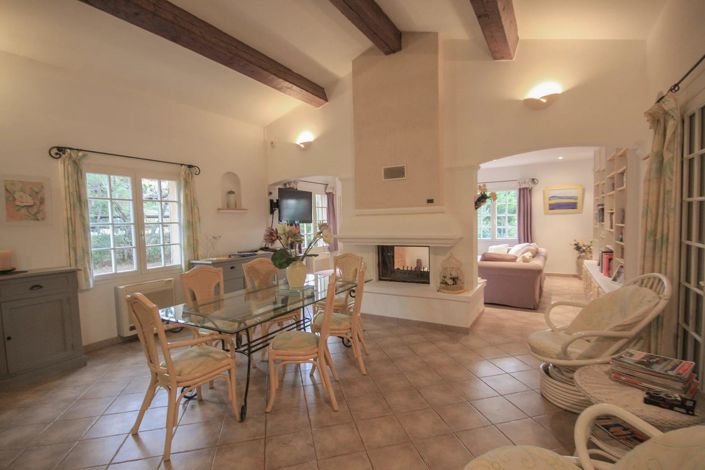 Image No.9-5 Bed House for sale