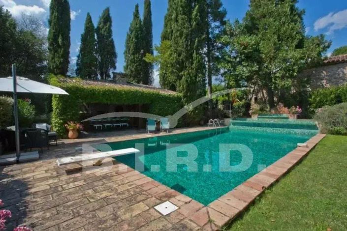 Image No.3-10 Bed House for sale