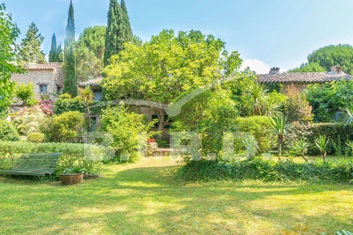 Image No.6-10 Bed House for sale