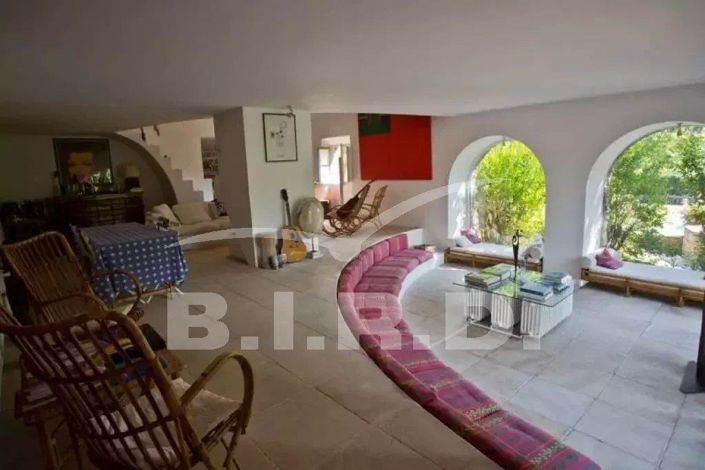 Image No.8-10 Bed House for sale