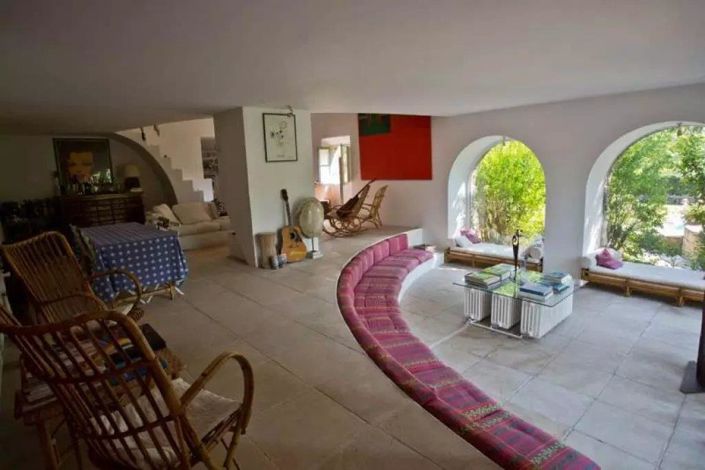 Image No.8-10 Bed House for sale