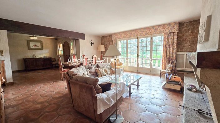 Image No.11-6 Bed House for sale