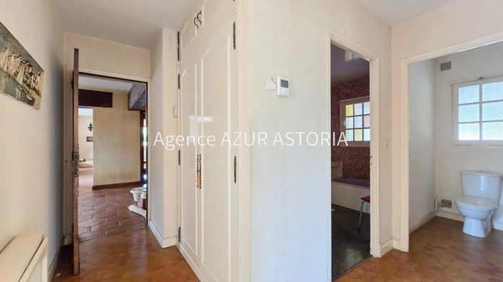 Image No.16-6 Bed House for sale