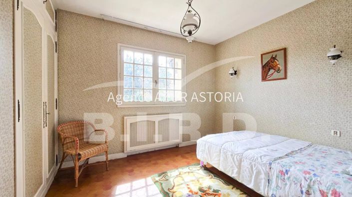Image No.17-6 Bed House for sale