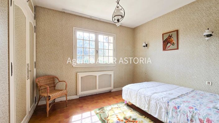 Image No.17-6 Bed House for sale