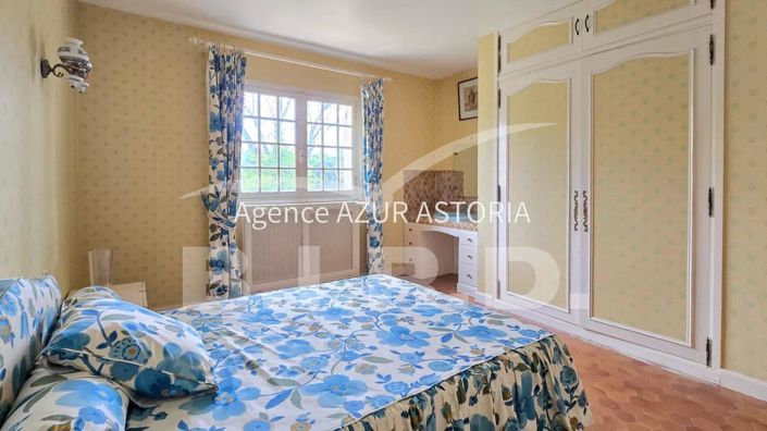 Image No.18-6 Bed House for sale