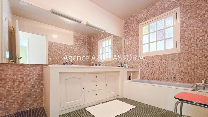 Image No.19-6 Bed House for sale