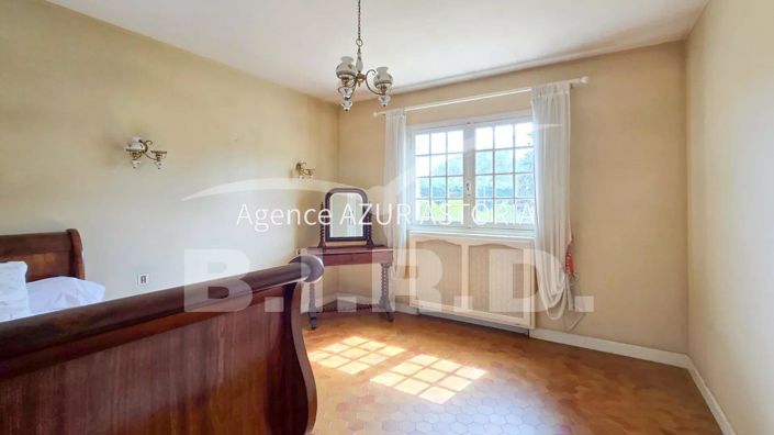 Image No.20-6 Bed House for sale