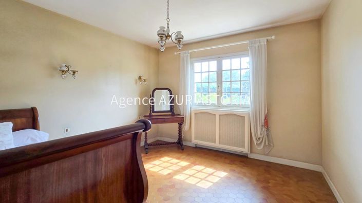 Image No.20-6 Bed House for sale