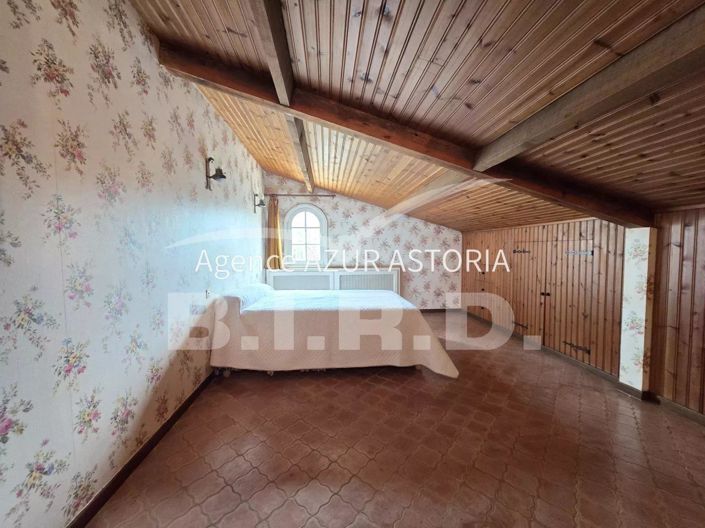 Image No.24-6 Bed House for sale