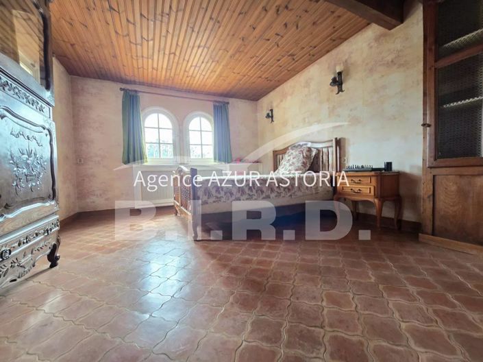 Image No.26-6 Bed House for sale