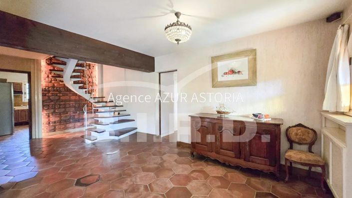 Image No.7-6 Bed House for sale