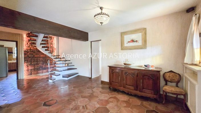 Image No.7-6 Bed House for sale