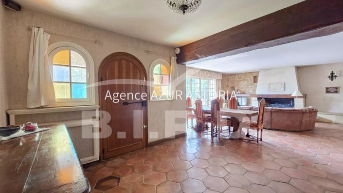 Image No.8-6 Bed House for sale