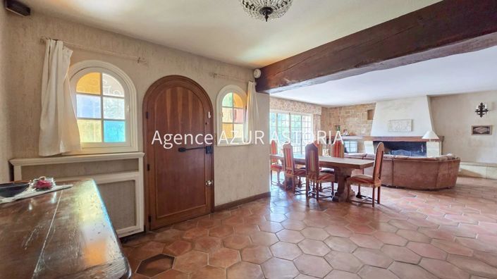 Image No.8-6 Bed House for sale