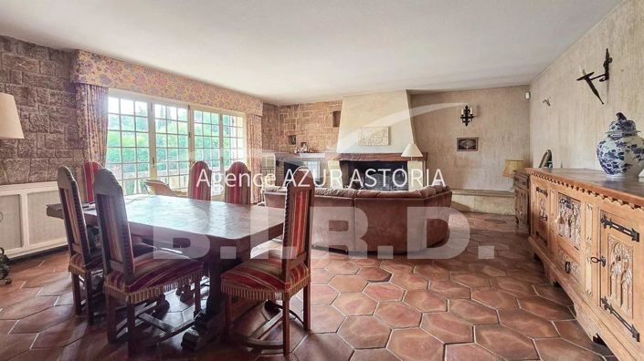 Image No.9-6 Bed House for sale